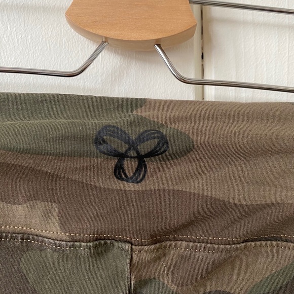 TNA camo leggings - Picture 4 of 5